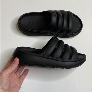 Kids Size 2 - Ugg Slip On Sandal Chunky Puffy Black